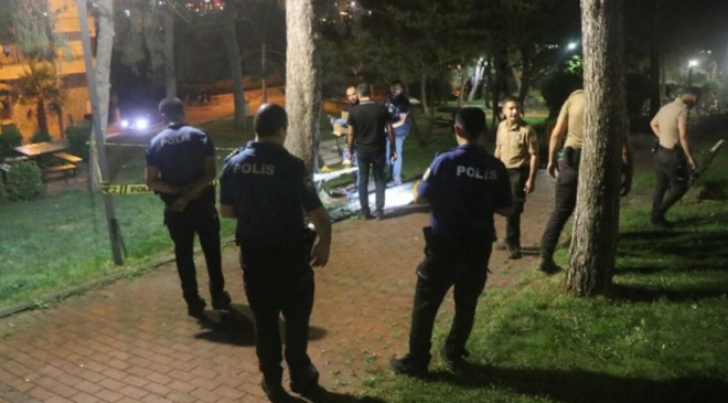 Parkta kalbinden bıçaklanarak öldürüldü