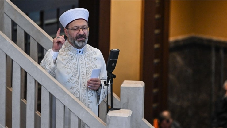 Diyanet'in hutbesi kadınları kızdırdı: Ünlü yazar başörtüsünü çıkaracağını ilan etti