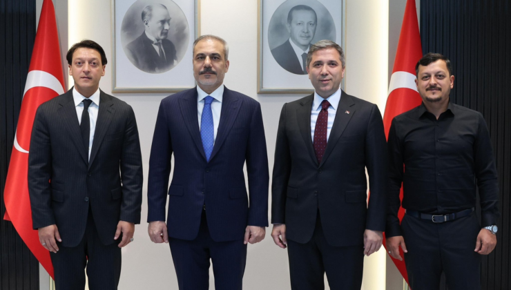 Mesut Özil, Devlet Bahçeli ve Hakan Fidan'ı ziyaret etti