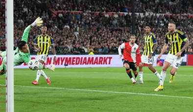 İki 1.90 boyundaki stoperin arasından yenen gol öfkelendirdi