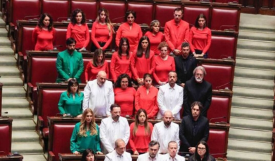 İtalyan vekiller parlamentoda Filistin renkleriyle