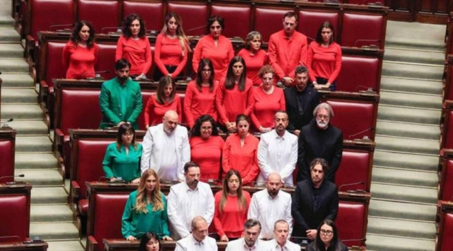 İtalyan vekiller parlamentoda Filistin renkleriyle