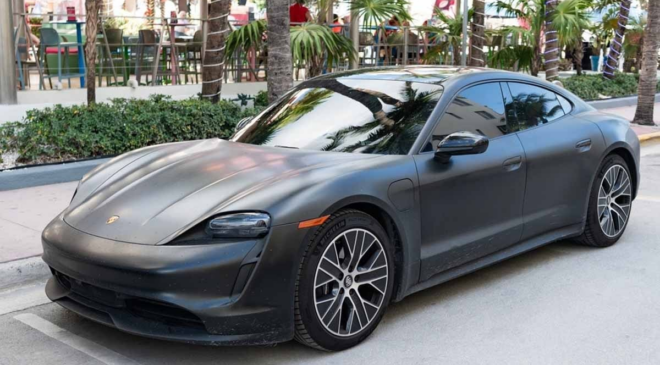 Porsche sürücüsü hız rekoru kırdı
