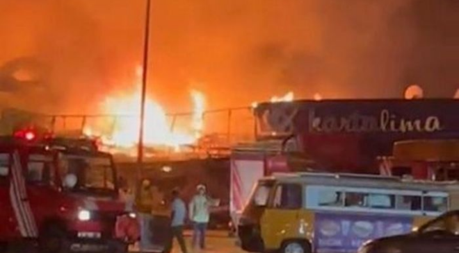 Balıkçı barınağında yangın: 5 iş yeri hasar gördü