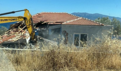 Çanakkale'de kaçak yapılar yıkıldı