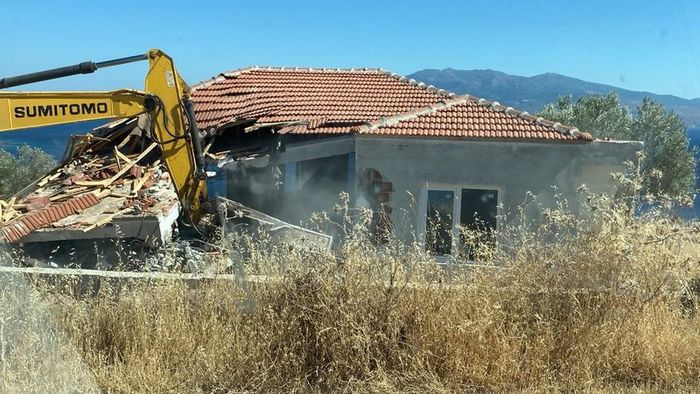 Çanakkale'de kaçak yapılar yıkıldı