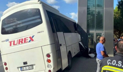 Tekirdağ'da servis midibüsü tabela direğine çarptı: 19 yaralı