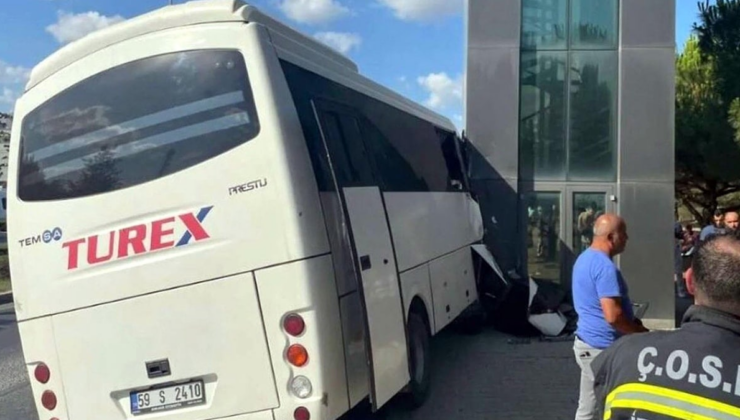 Tekirdağ'da servis midibüsü tabela direğine çarptı: 19 yaralı