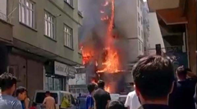 Gaziantep'te bina yangını: 15 kişi dumandan etkilendi
