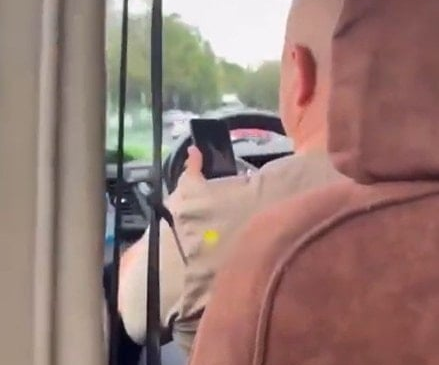 İstanbul'da pes dedirten görüntü: Minibüs şoförü müstehcen video izledi