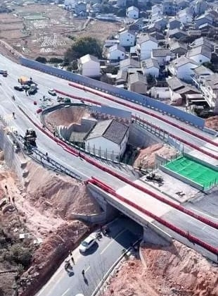 İnatçı dedenin evini görmek isteyenler kuyruk oluyor: Koca bir serveti elinin tersiyle itti