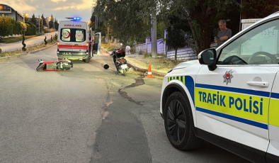 Kütahya’da motosiklet kaldırıma çarptı: 1 ağır yaralı
