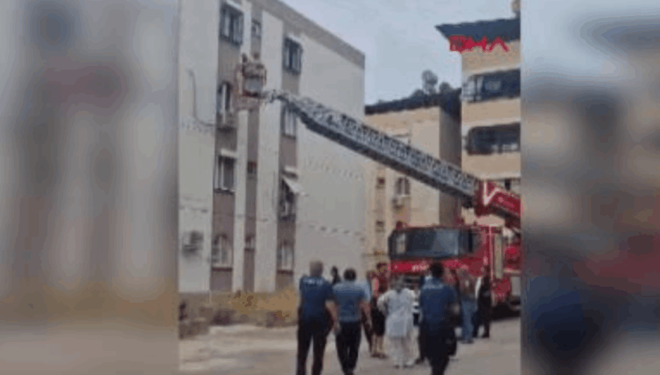 Apartman merdivenleri çöktü, 10 kişi mahsur kaldı