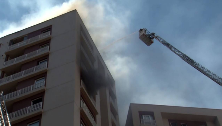 Bağcılar'da 15 katlı apartmandan alevler yükseldi