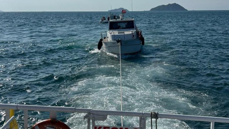 İstanbul Boğazı'nda arıza yapan tekne kurtarıldı