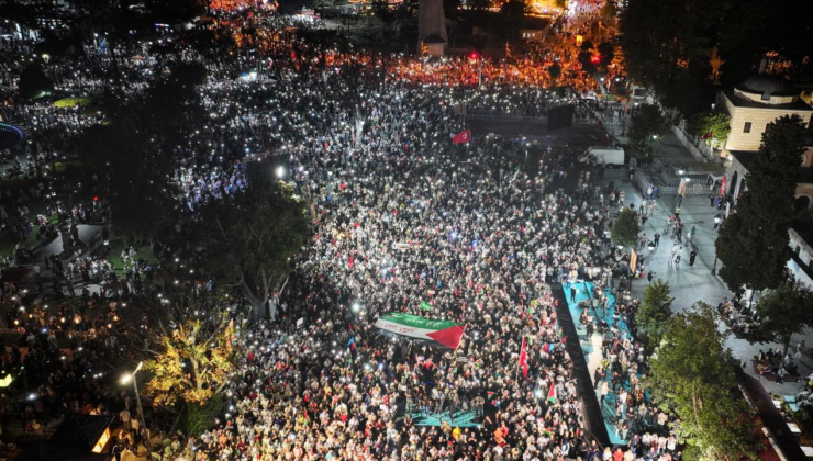 İstanbul'da düzenlenen Gazze'ye Umut Işığı Ol yürüyüşüne yoğun katılım