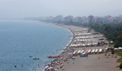 Antalya'da deniz suyu sıcaklığı İstanbul ve Ankara'daki hava sıcaklığını geçti!