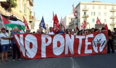 Sicilya'da binlerce kişi İtalya ile Sicilya'yı bağlayacak köprüyü protesto etti
