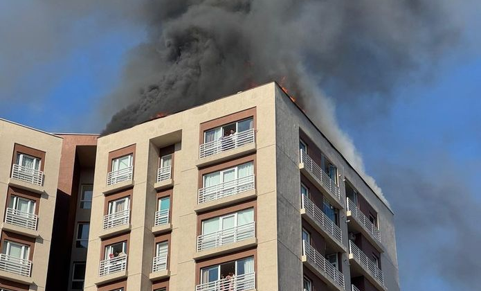 İstanbul'da 12 katlı binada yangın!