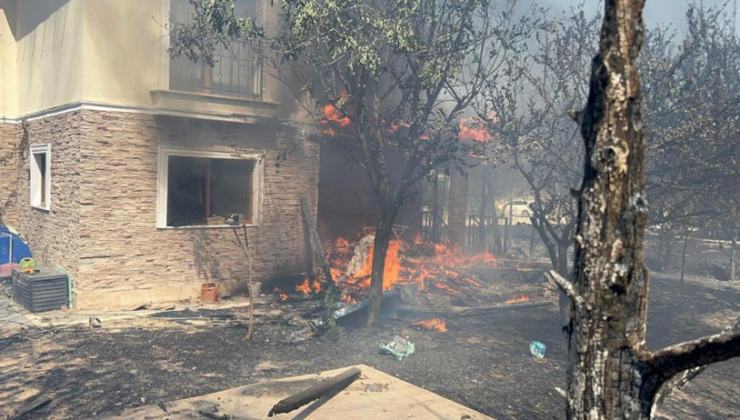 Çanakkale’deki yangın büyüyor: Evler ve araçlar yandı, 77 kişi hastaneye kaldırıldı