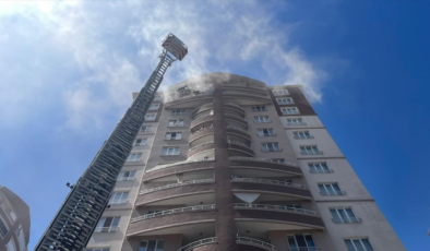 Kayseri'de 14 katlı apartmanda yangın çıktı