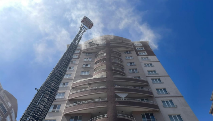 Kayseri'de 14 katlı apartmanda yangın çıktı