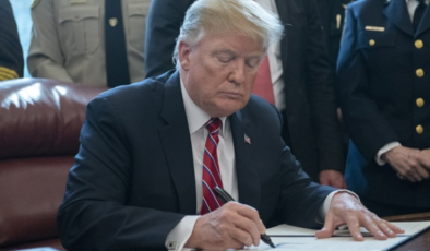 Trump, Çin'e yönelik yüksek tarifeleri 90 gün daha askıya aldı