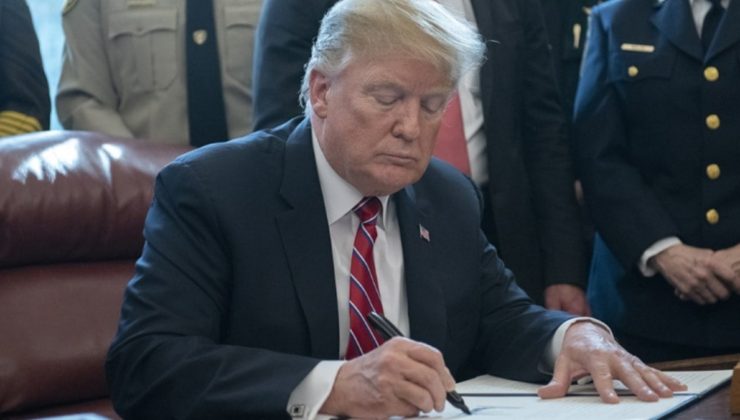 Trump, Çin'e yönelik yüksek tarifeleri 90 gün daha askıya aldı