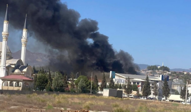 Kahramanmaraş'ta fabrika yangını: Gökyüzü siyaha büründü