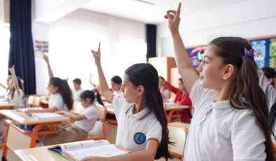 Okul formaları geri dönüyor: Ekonomik, sade ve kullanışlı olacak, 4 yıl değiştirilemeyecek
