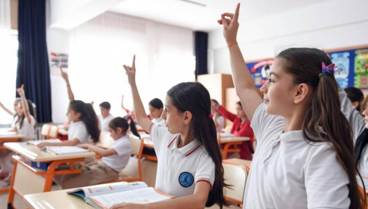 Okul formaları geri dönüyor: Ekonomik, sade ve kullanışlı olacak, 4 yıl değiştirilemeyecek