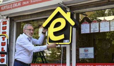 Yetkili emlak ofislerine "e" tabelaların asılmasına başlandı