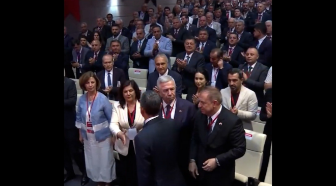 Her şey o tarihte mi başladı? Meğer Özgür Özel Çerçioğlu'nun elini bile sıkmamış!