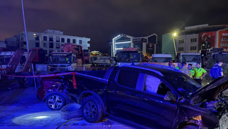 Bursa'da otomobil ile hafif ticari araç çarpıştı: 2 ölü