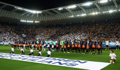 UEFA’dan tartışmalı pankarta açıklama: “Siyasi değil insanlık mesajı”