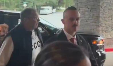 Rus heyet Alaska'da: Lavrov’un SSCB tişörtü gündem oldu