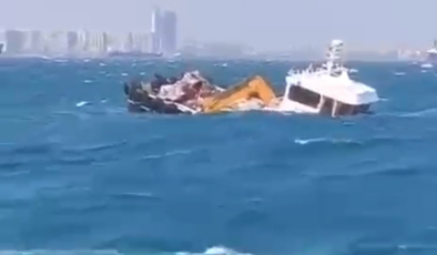 İstanbul’da kuvvetli fırtına nedeniyle tekne battı: 4 kişi kurtarıldı