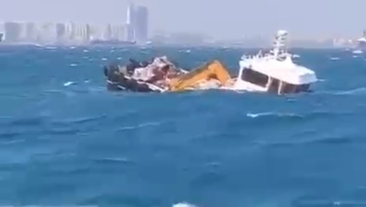 İstanbul’da kuvvetli fırtına nedeniyle tekne battı: 4 kişi kurtarıldı