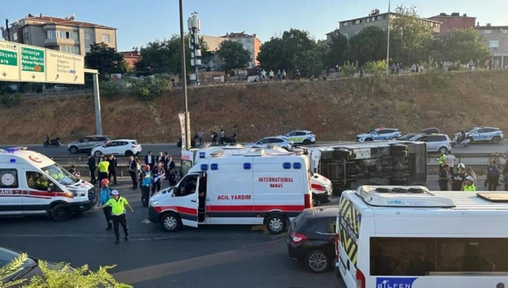 Ümraniye'de servis midibüsü devrildi: Yaralılar var