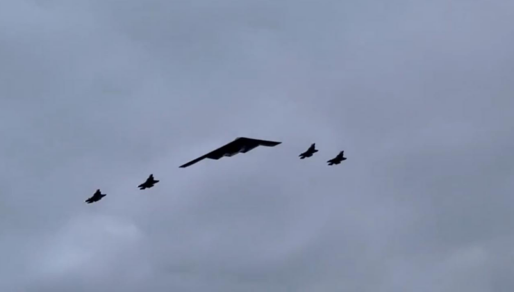 Trump, Putin'e B-2 bombardıman uçağıyla gözdağı verdi