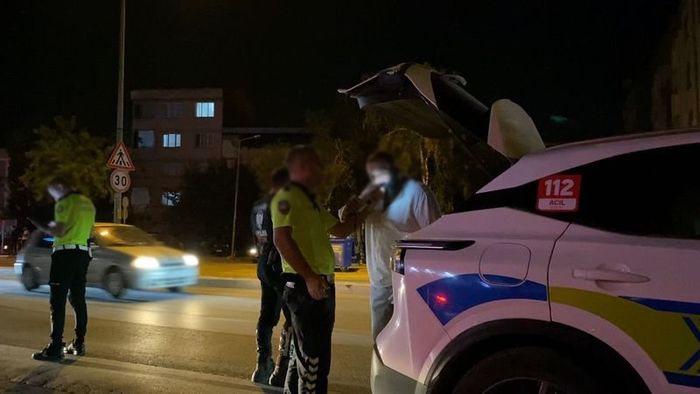Polisin 'dur' ihtarına uymayan otobüs şoförü alkollü çıktı