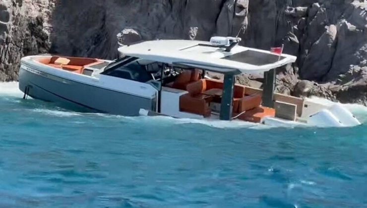 Muğla'da lüks tekne karaya oturdu