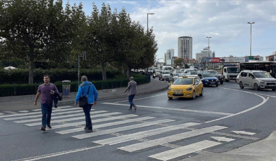 Trafik işaretleri ve yaya geçitleri azalıyor! Karayollarında hız sınırları yeniden belirlenecek