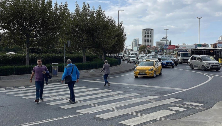 Trafik işaretleri ve yaya geçitleri azalıyor! Karayollarında hız sınırları yeniden belirlenecek