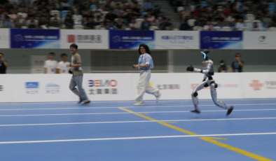 İnsansı robotlar Pekin’de yarışıyor: Atletizm, futbol, kick boks ve daha fazlası
