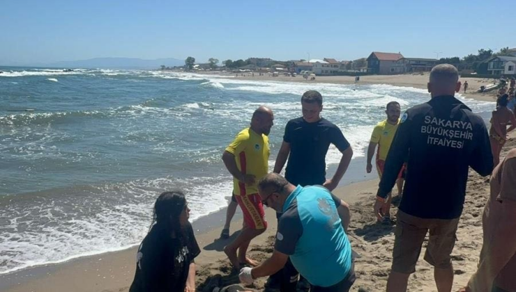 Yasağı dinlemeyip denize girdiler! Ölümden kıl payı kurtuldular