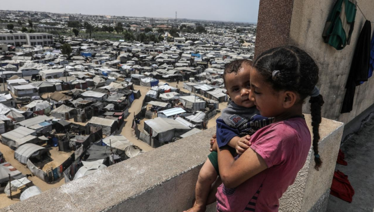 Katil İsrail'in Gazze'de düzenlediği saldırılarda 8 Filistinli hayatını kaybetti