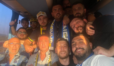 Ali Koç taraftarla deplasman otobüsünde!