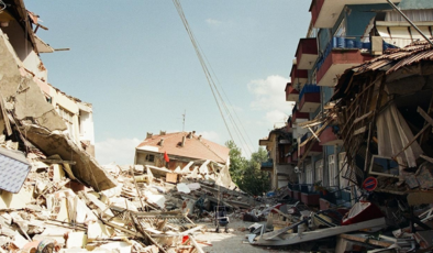 Marmara Depremi'nde 26 yıl önce hayatını kaybedenler anıldı