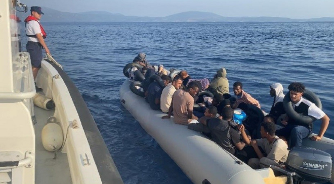 İzmir açıklarında göçmen operasyonu: 42 kişi yakalandı